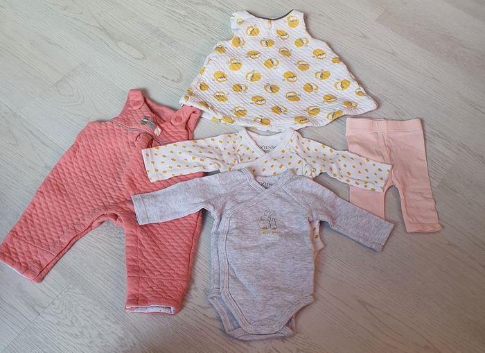 Lot de vêtements - photo numéro 2