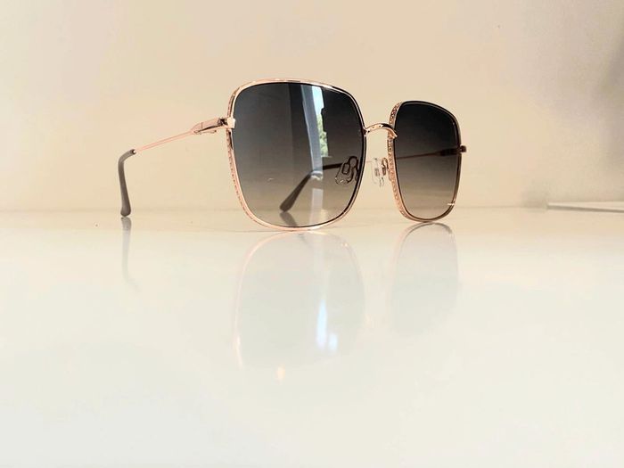 Lunette de soleil femme carrée bronze verres dégradés uvprotection catégorie 2 - photo numéro 3