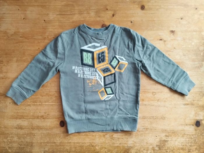 Sweat kaki imprimé géométrique – Pocopiano – 6 ans – TBE