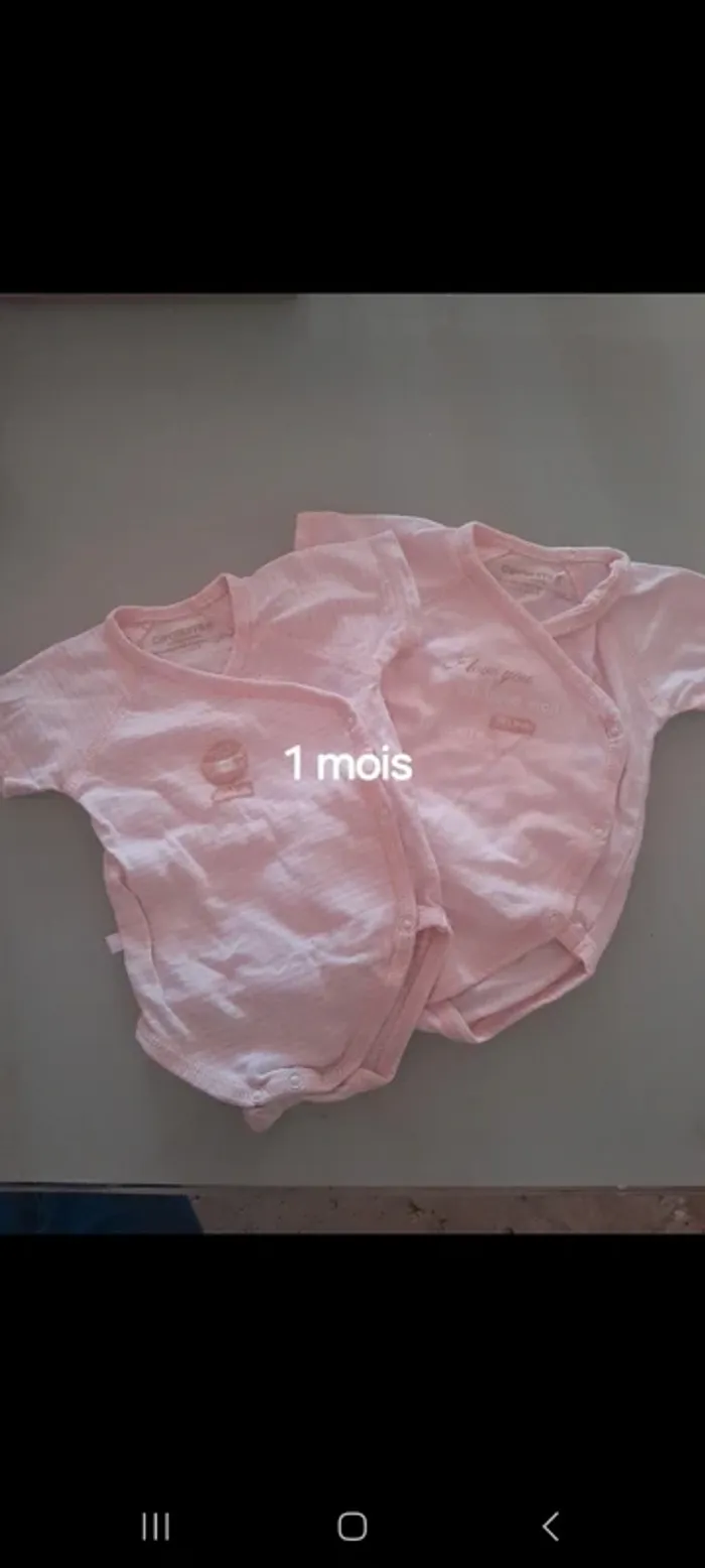 2 body MC fille 1mois