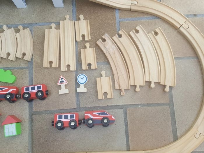 Circuit train en bois 53 pièces - photo numéro 4