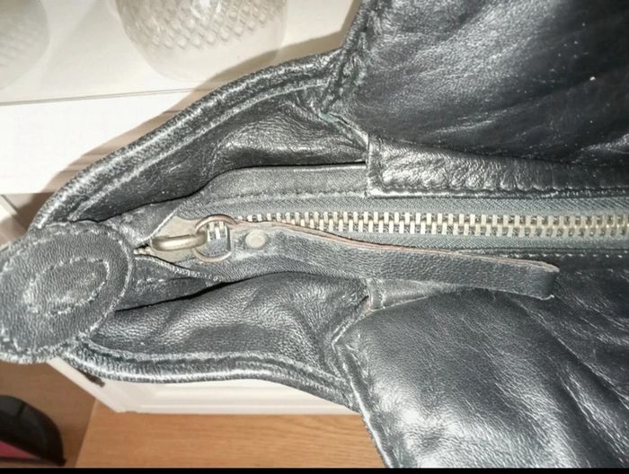 Sac à main by Diesel original en cuir véritable noir en excellent etat - photo numéro 6