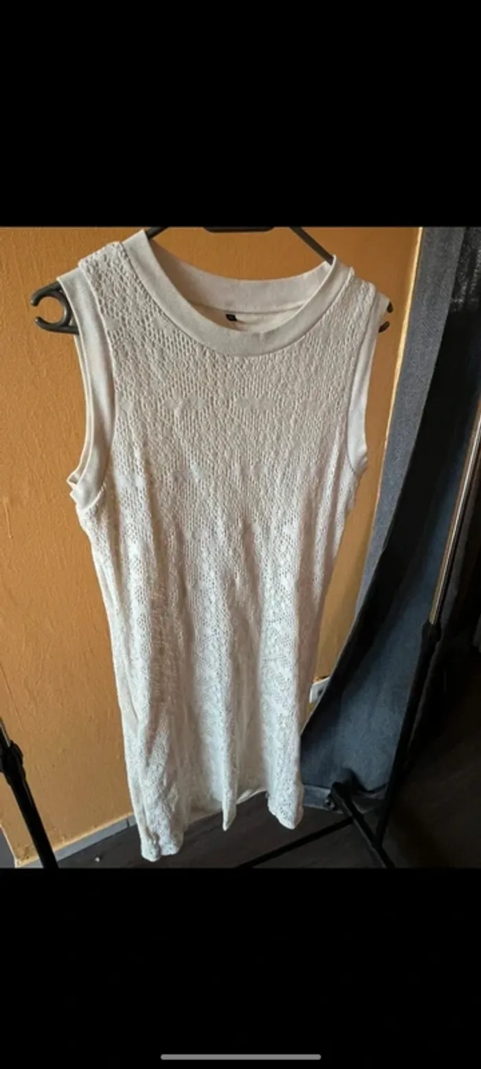 Robe col rond en dentelle beige TM