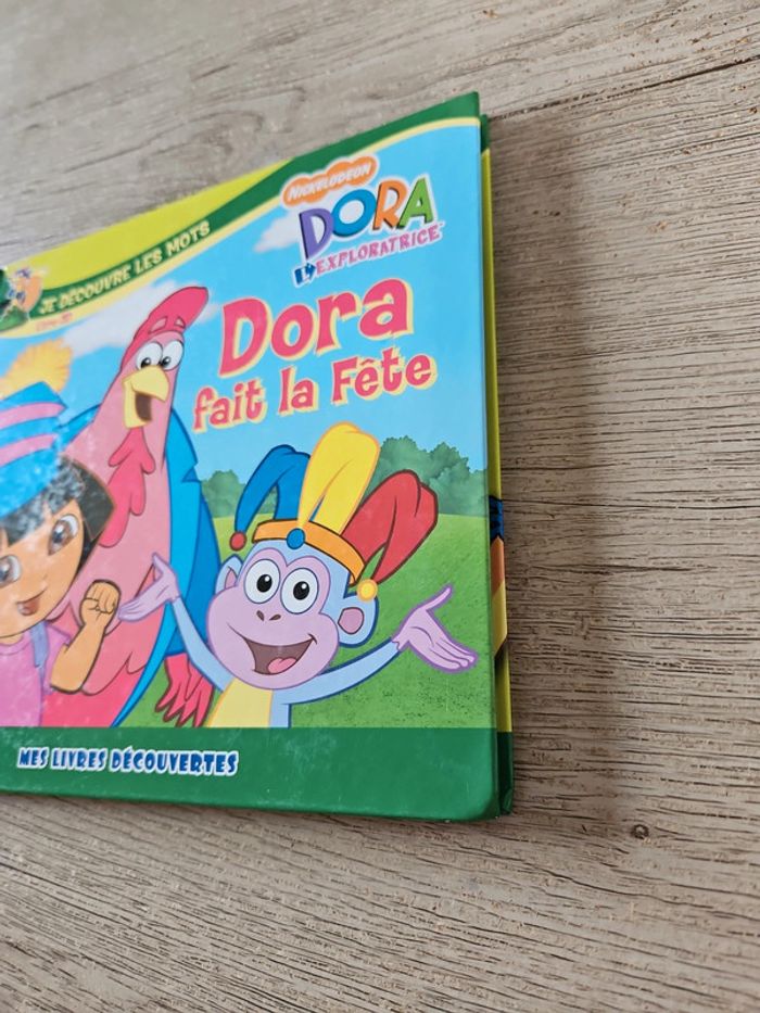 Livre 3 D Dora l exploratrice fait la fête, bon état - photo numéro 4