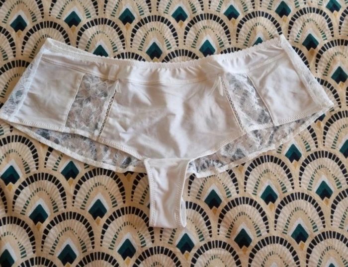 Shorty blanc avec dentelle