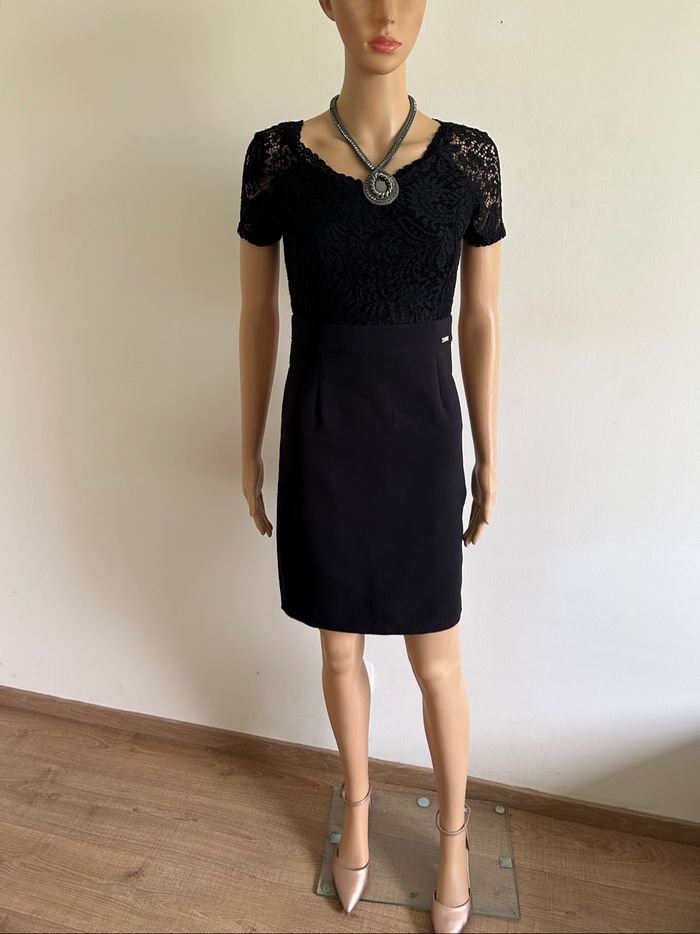 Robe noire avec dentelle Sandrom taille 36 TBE - photo numéro 3