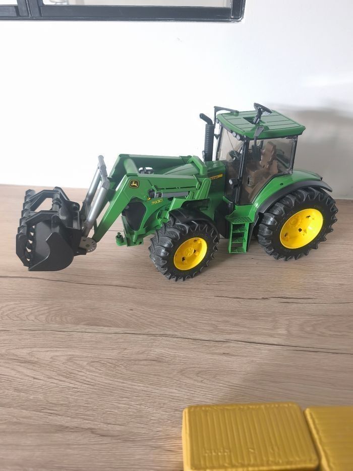 Tracteur et sa remorque presse paille john deere - photo numéro 2