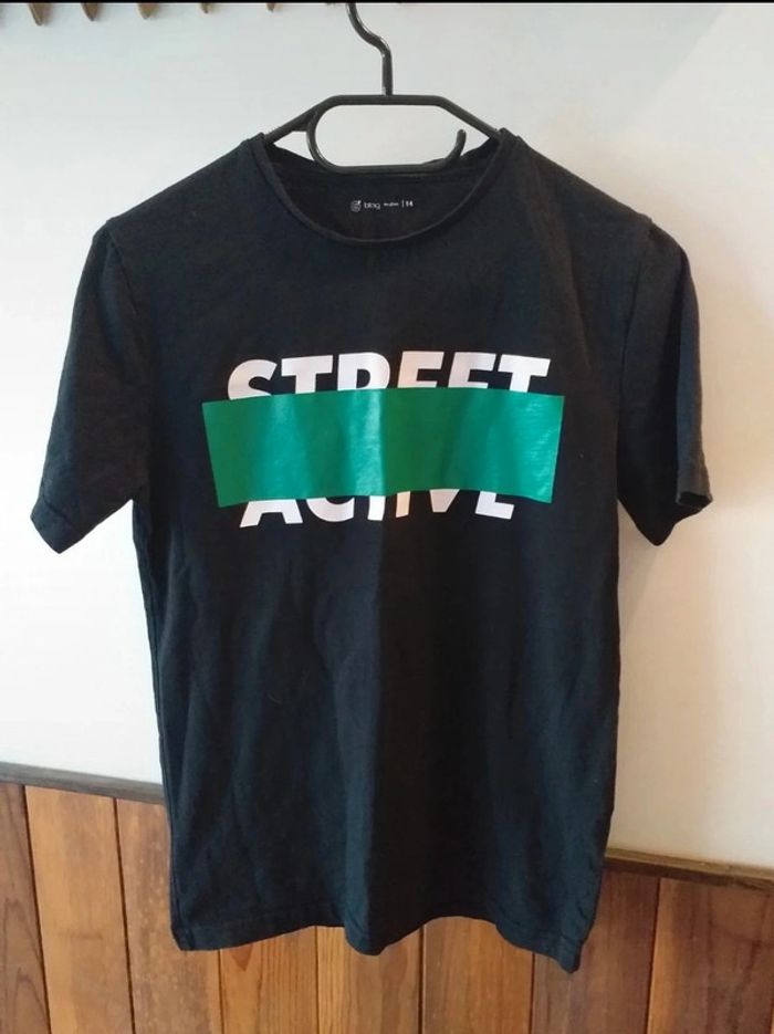 Tee-shirt noir et vert