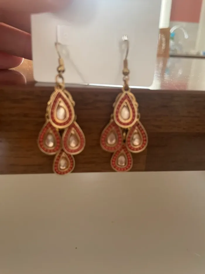 Boucle d’oreille dorée rouge - photo numéro 2