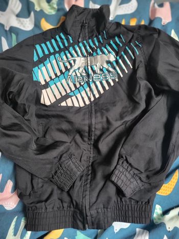 Veste neuve juste un défaut sur le bout de la fermeture