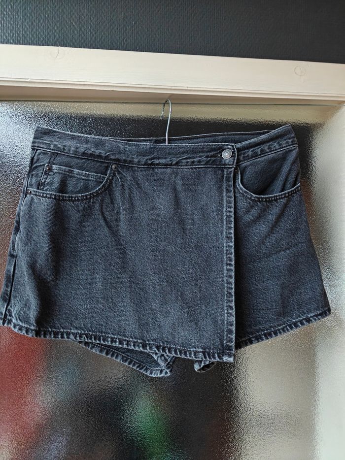 Jupe short Levi's en jeans noir - photo numéro 2