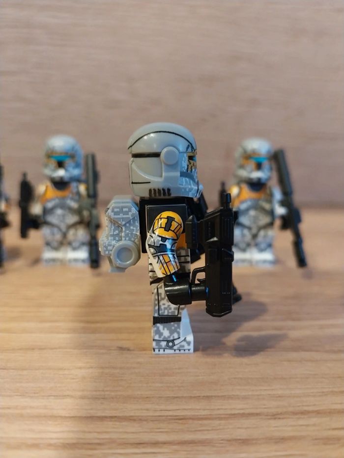 Figurines type lego 4 clones gris et jaune star wars - photo numéro 5
