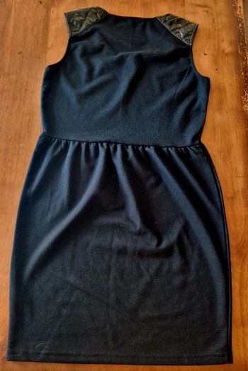 Petite robe noire sans manche