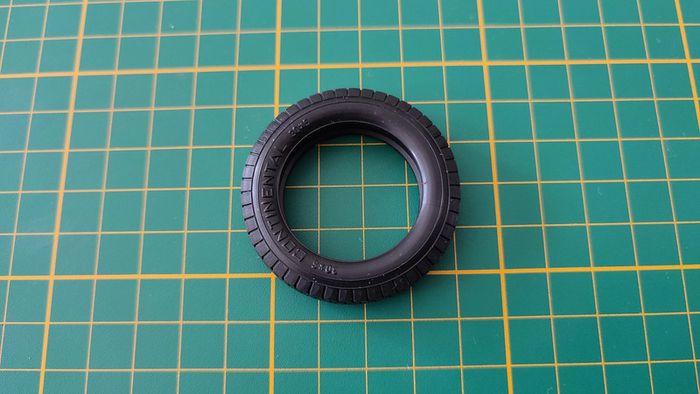 Pneu seul Continental pièce détachée miniature Burago bugatti type 59 1934 1/18 #B57 - photo numéro 2