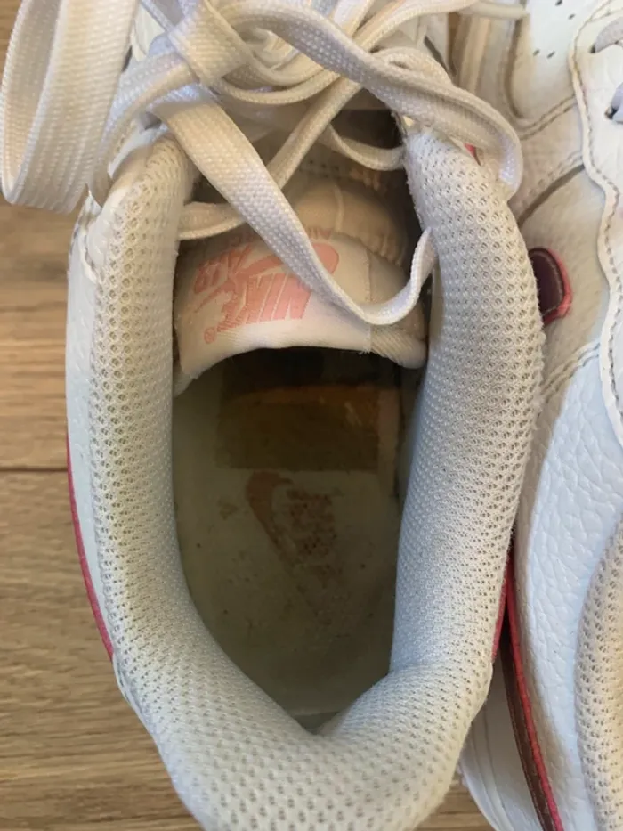 Basket Nike Air Force One blanche et rose Taille 36.5 - photo numéro 6