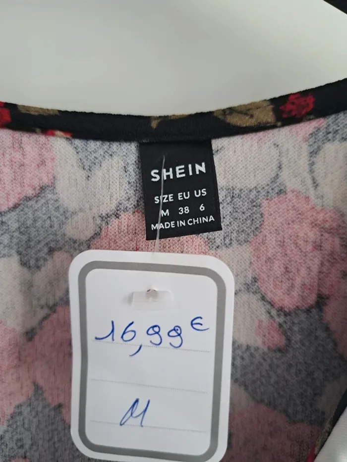 Robe Shein M - photo numéro 3