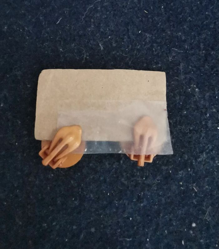 Petits clips couleur moutarde - photo numéro 3