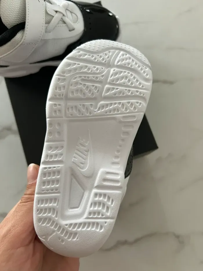 Basket Jordan taille 25 - photo numéro 4