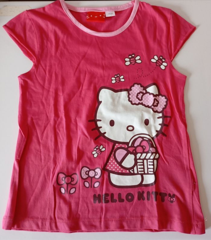 Ensemble short et tee shirt. Pyjama ou autre . 6/8 ans. Coton . Rose . Hello Kitty. État neuf - photo numéro 5