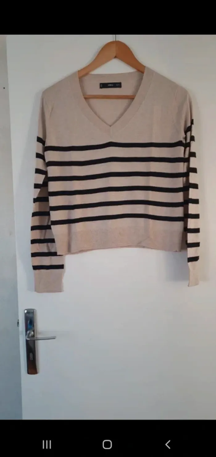 Pull col v à rayure