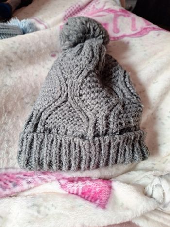 Bonnet enfant très bon état