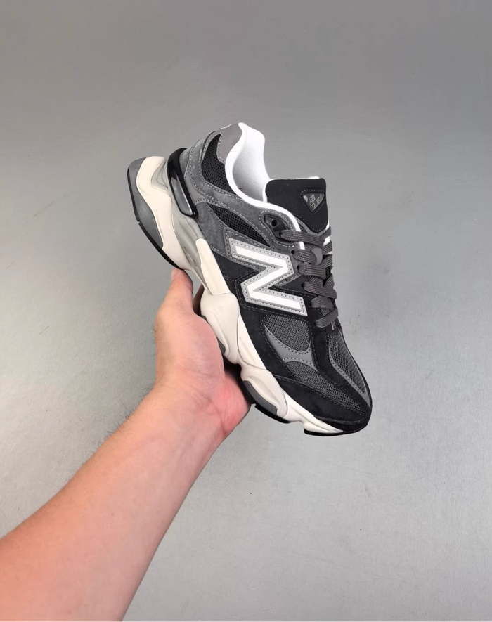 New Balance 9060 Noir et Gris 44 - photo numéro 2
