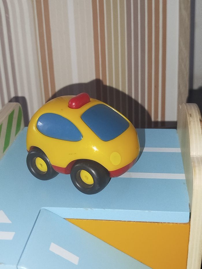 🟣 Djeco Petit garage en bois et véhicules - photo numéro 4