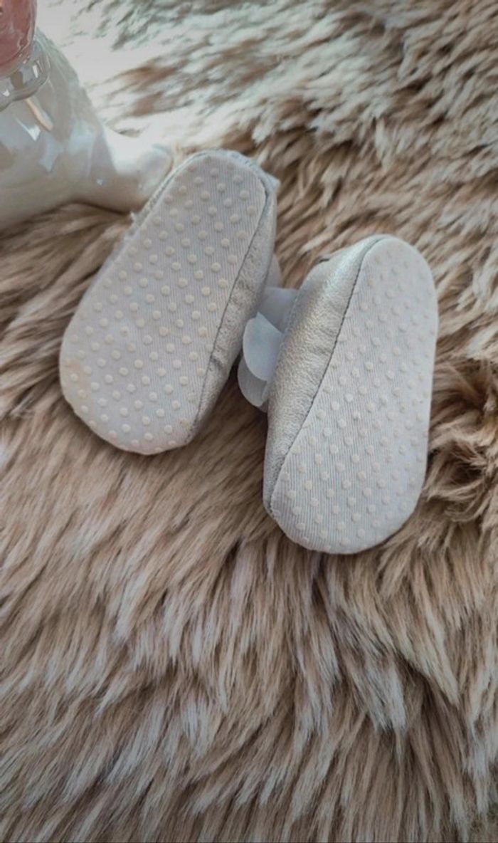 Chaussures souple argent 0/3 mois primark - photo numéro 3