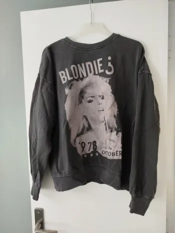 Sweat Blondie M