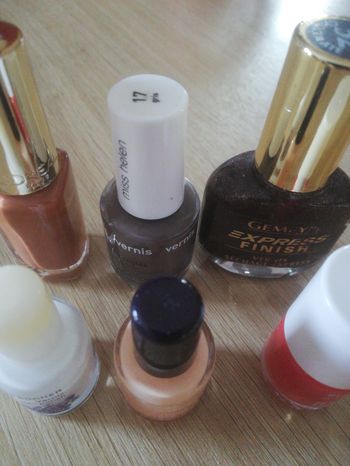 Lot de vernis
