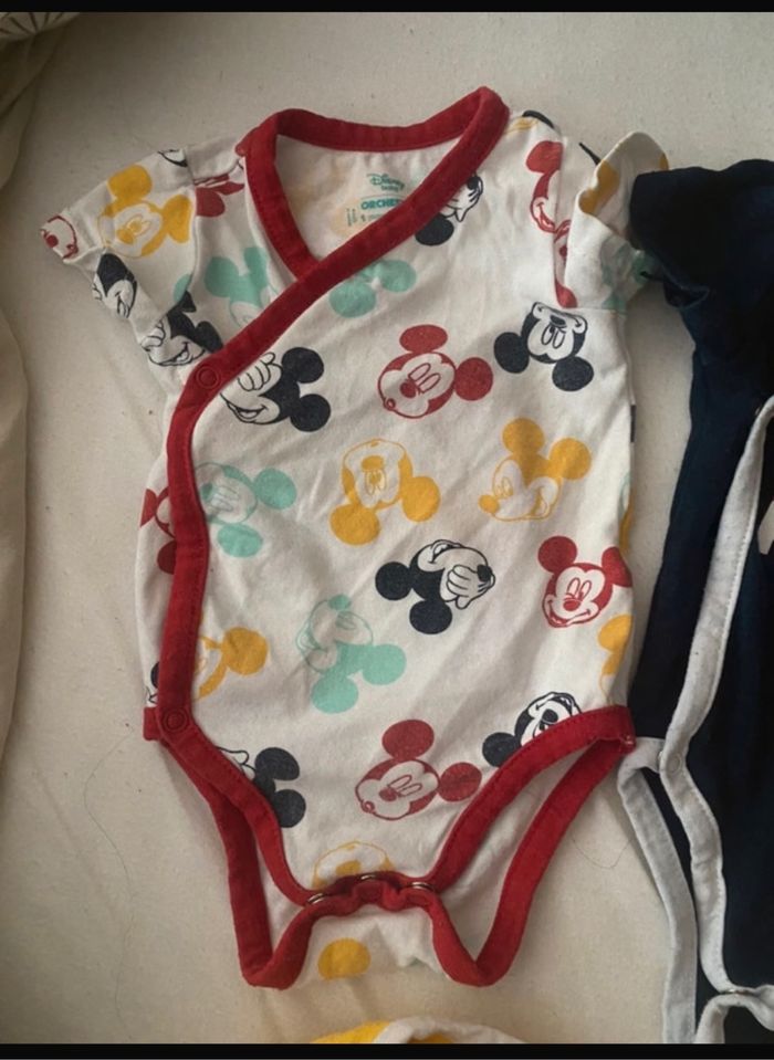 Lot de bodies Disney - photo numéro 2