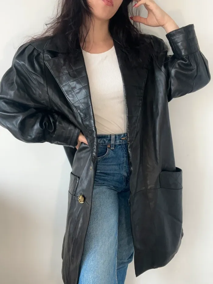 Veste en cuir vintage oversize années 80 longue à boutons dorés taille L 🖤