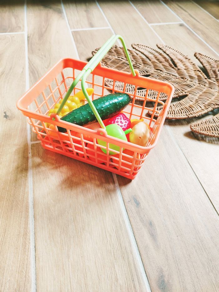 🧺Dinette panier orange avec divers fruits et légumes en plastique - photo numéro 3