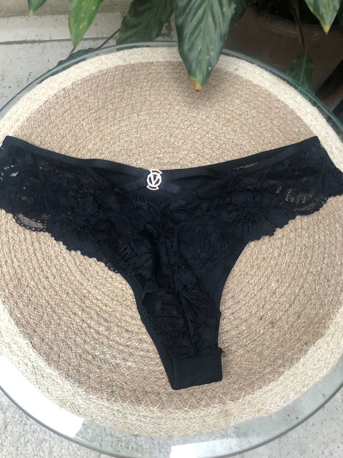 string noir dentelle et bijoux 36 - photo numéro 3