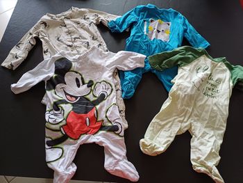 Lot 4 pyjamas 1 mois