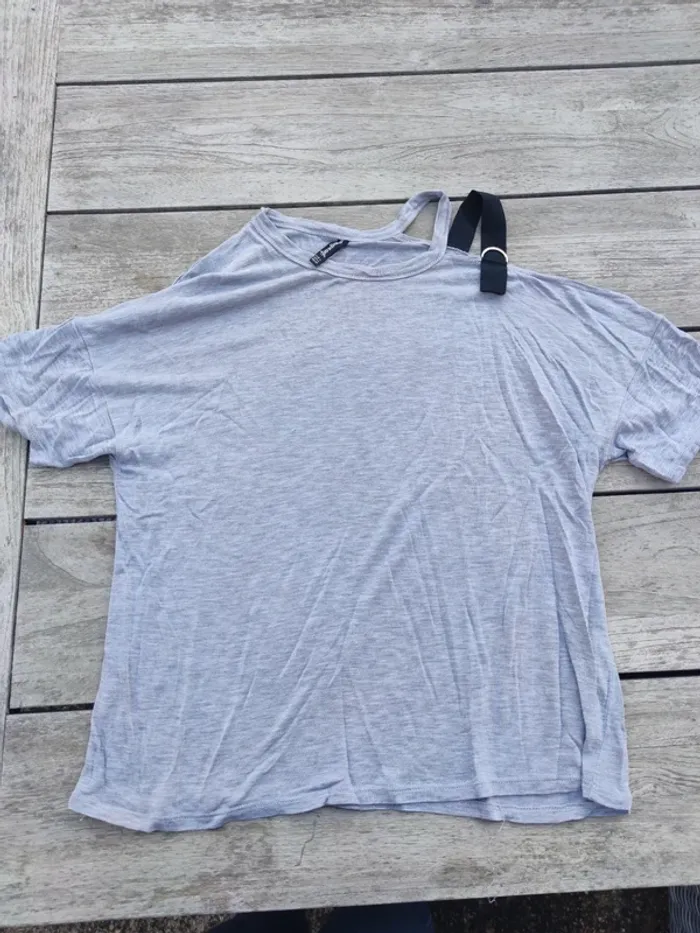 T-shirt asymétrique L stradivarius