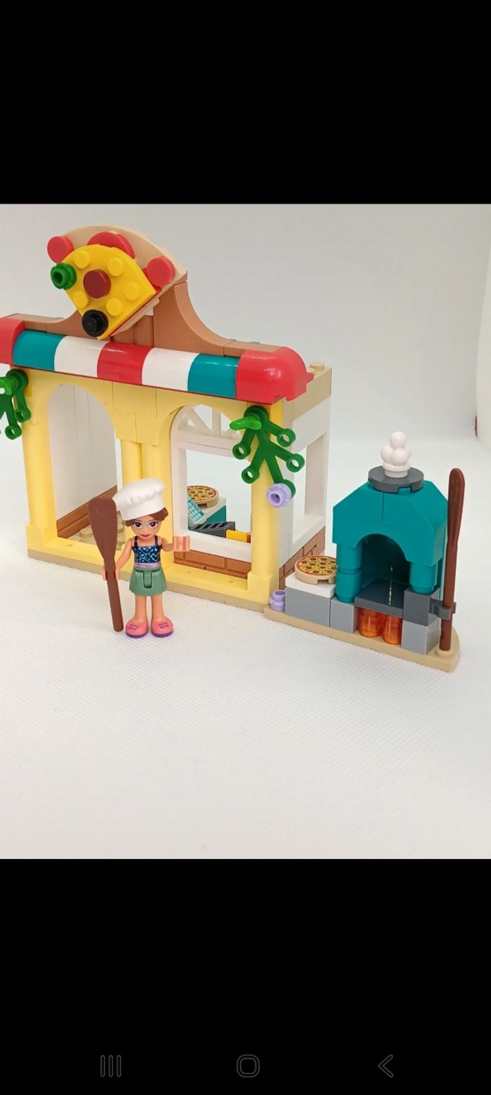 Lego friends  pizzeria de Heartlake City 41705 
Complet - photo numéro 3