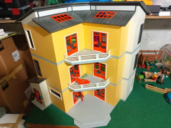 Lot maison Playmobil 9266 sur 3 étages + jardin - photo numéro 19