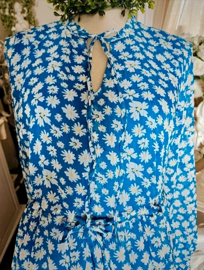 Robe bleue fleurie Esmara Taille 38 Neuve - photo numéro 2