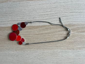 Collier rouge