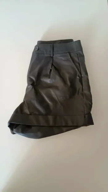 Short simili cuir