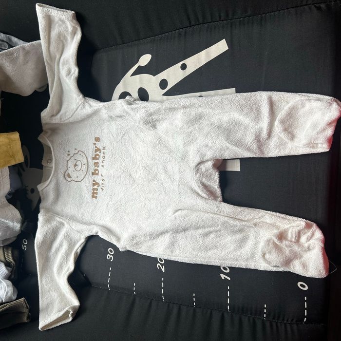 Vend 2 pyjamas de bébé - photo numéro 2