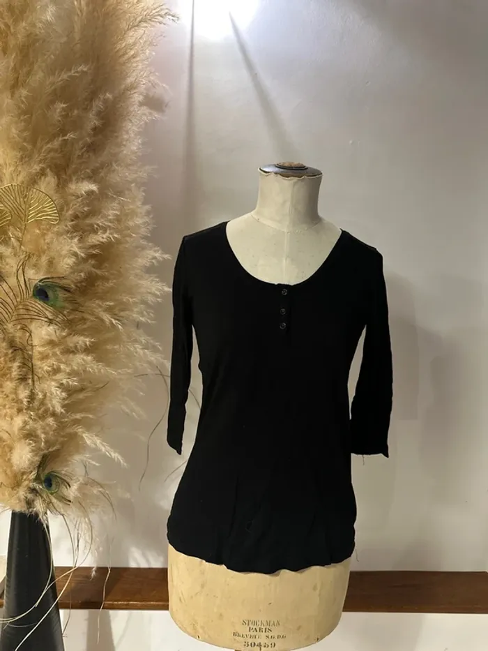 Top manches 3/4 noir dentelle M Stradivarius