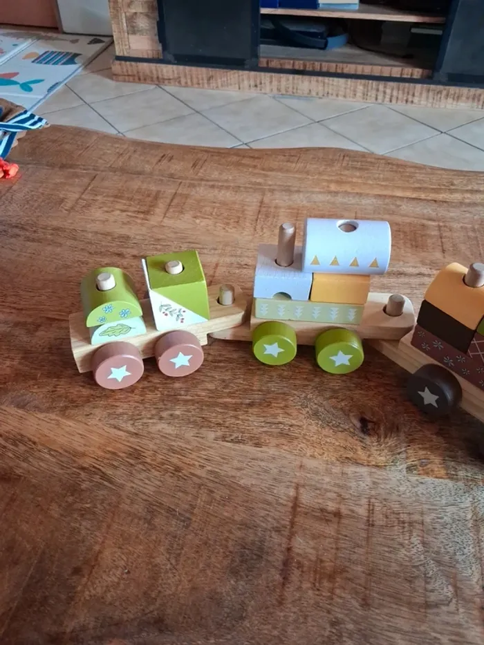 Train en bois pour enfant - photo numéro 3