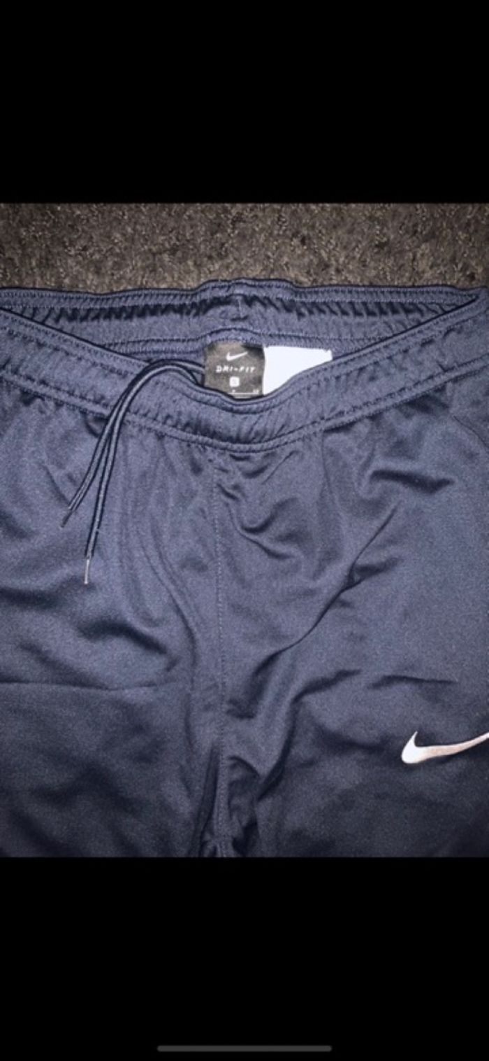 Ensemble nike neuf bleu marine pantalon et tee shirt mis à peine1fois - photo numéro 8