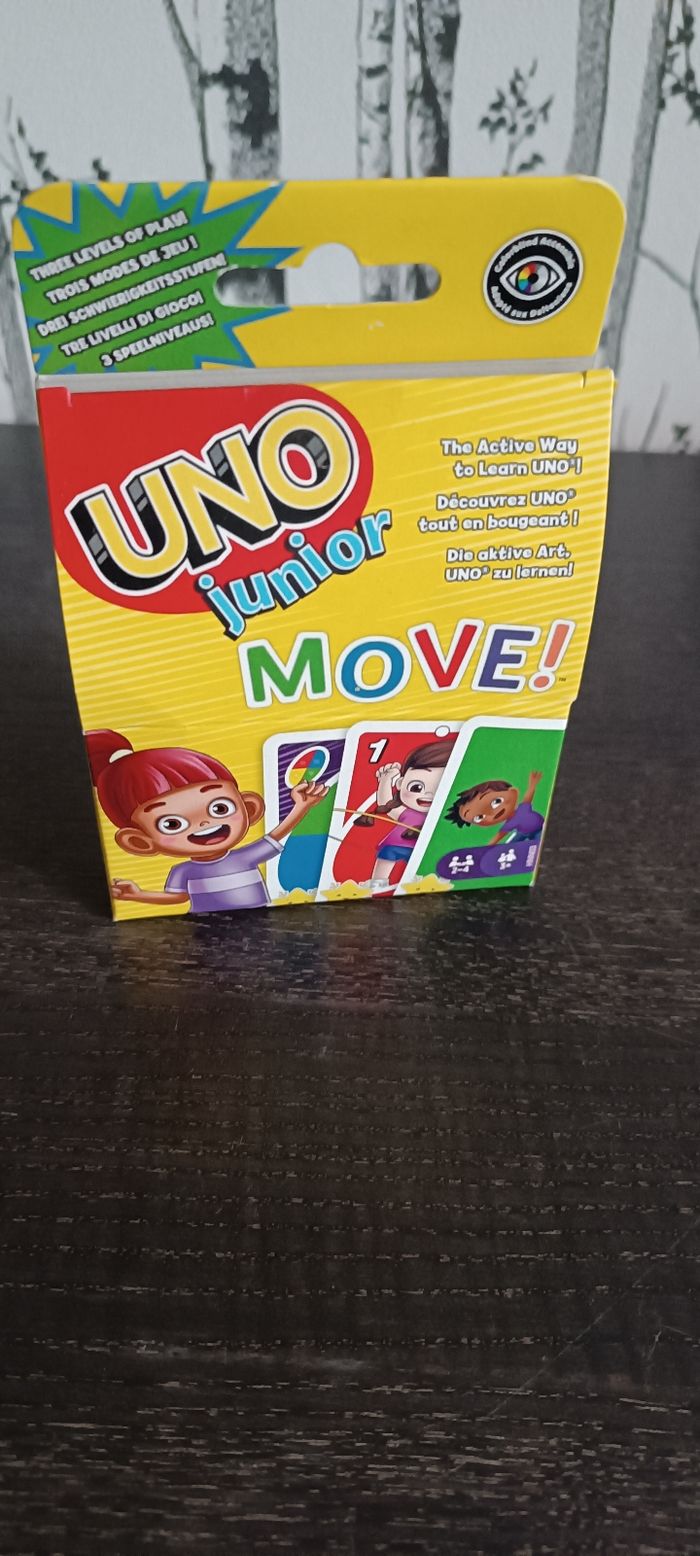 Jeu "Uno Move Junior".