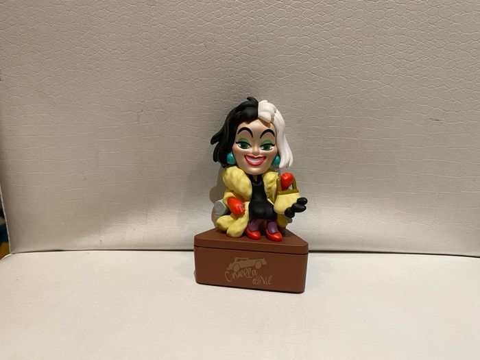 Figurine rare cruella 101 dalmatiens