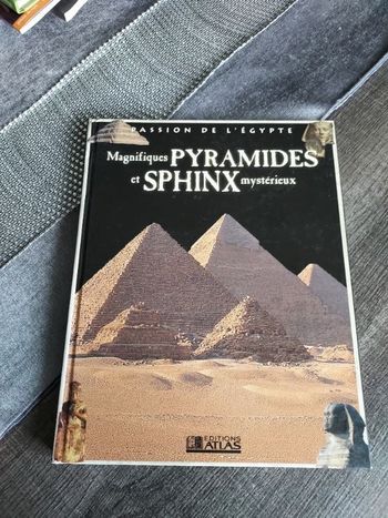 Livre pyramides et sphinx