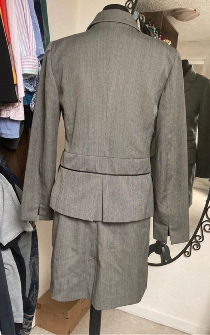 Tailleur jupe - photo numéro 2