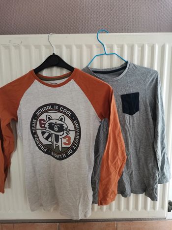 Lot de 2 t-shirts vertbaudet 12 ans très bon état